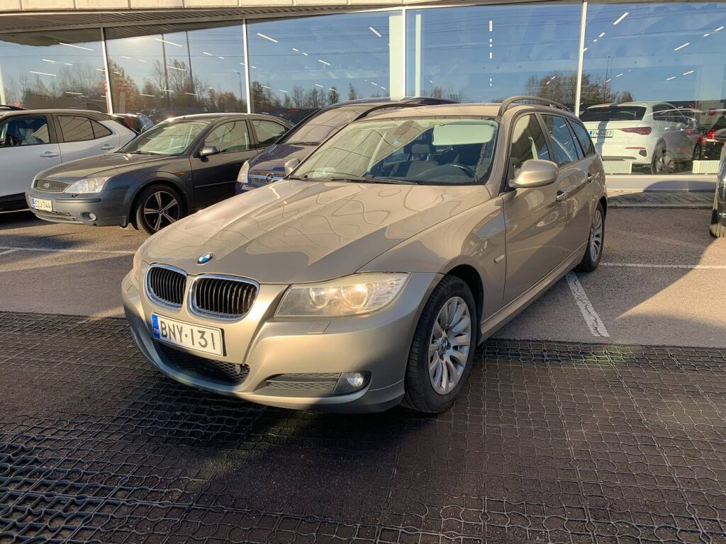 BMW 318 2009 Ruskea (beige)