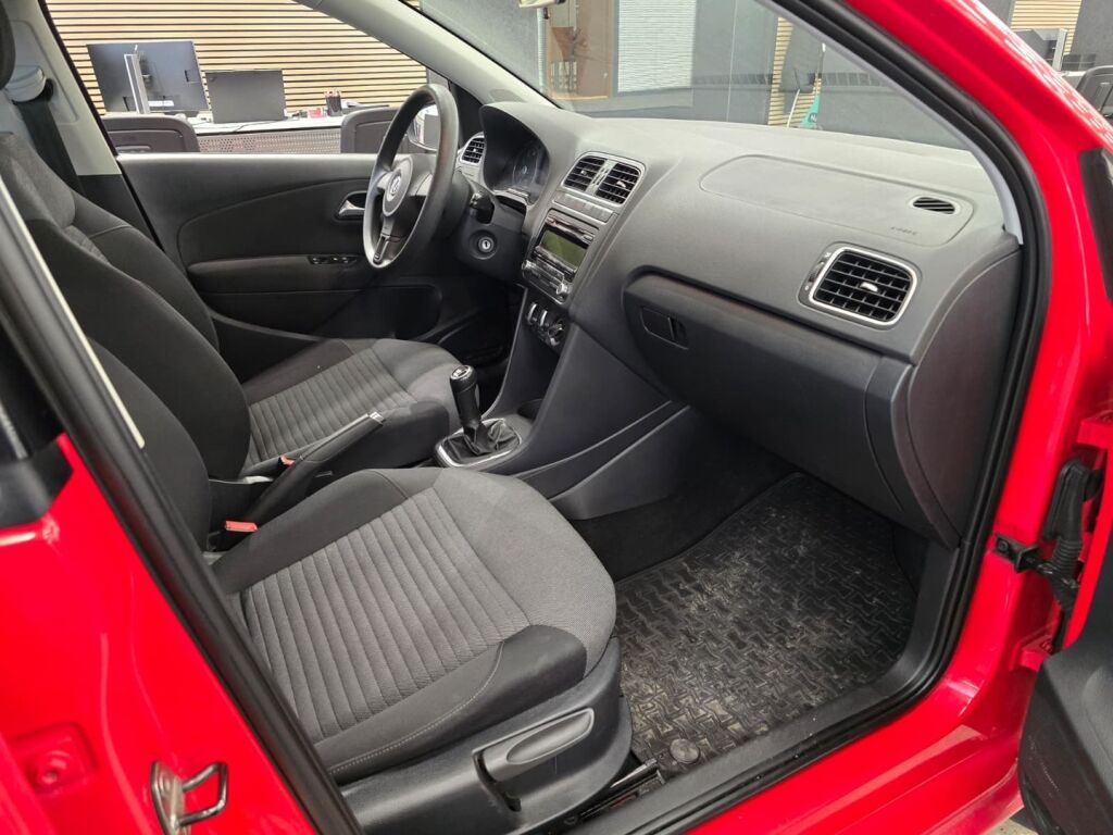 Volkswagen Polo 2010 Punainen