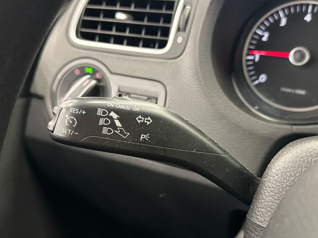 Volkswagen Polo 2010 Punainen