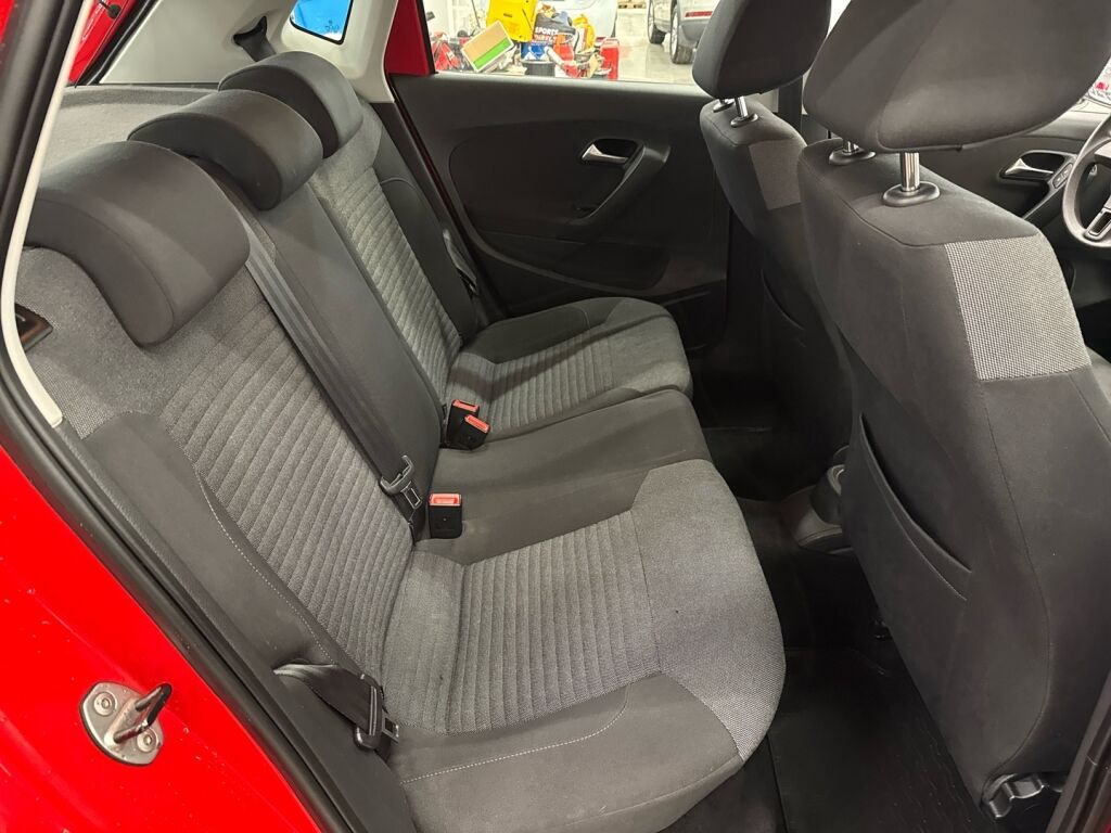 Volkswagen Polo 2010 Punainen