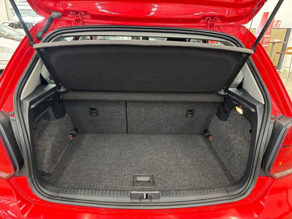 Volkswagen Polo 2010 Punainen
