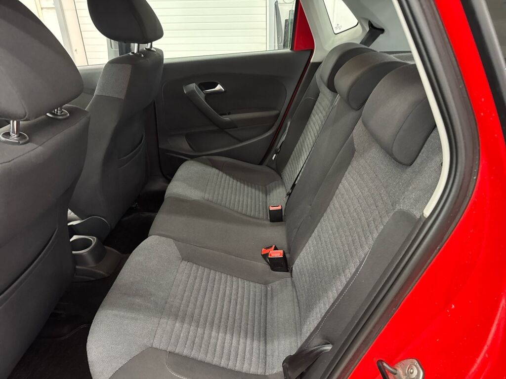 Volkswagen Polo 2010 Punainen