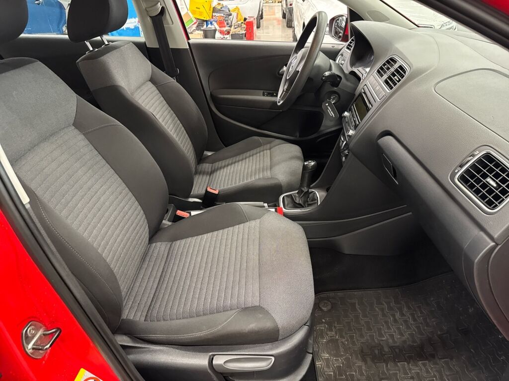 Volkswagen Polo 2010 Punainen