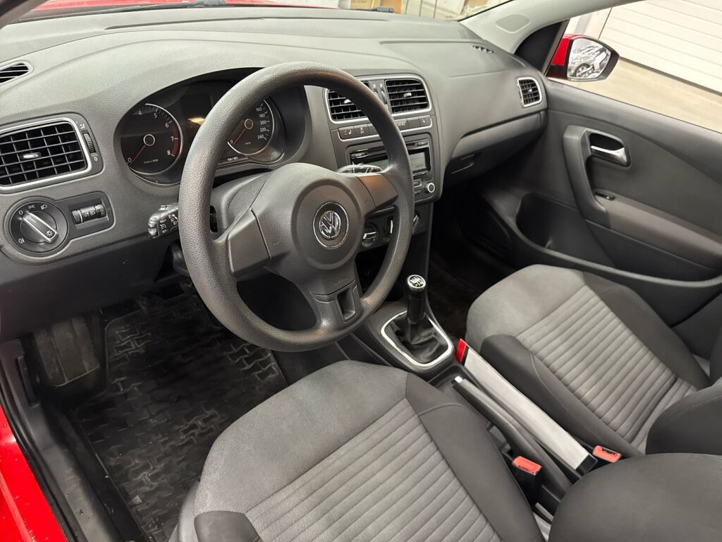 Volkswagen Polo 2010 Punainen