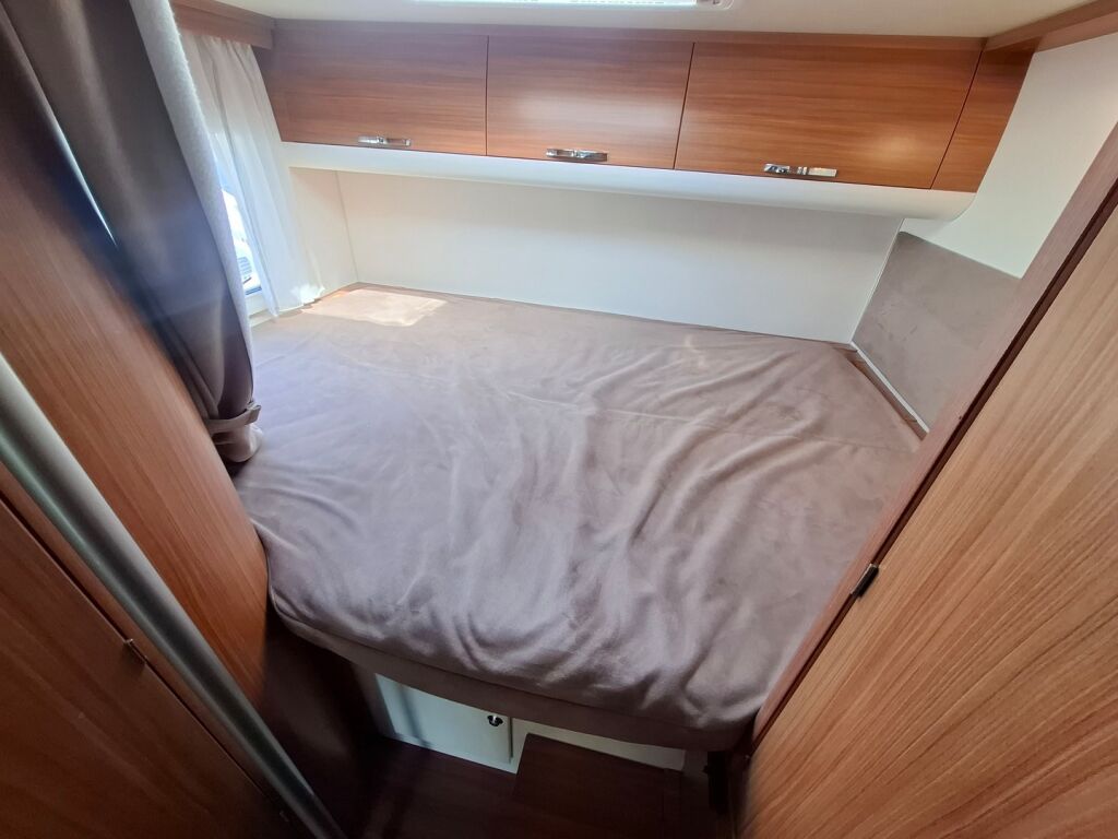 Adria Matrix Plus 680 SP 2011 Harmaa