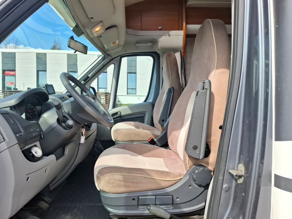 Adria Matrix Plus 680 SP 2011 Harmaa