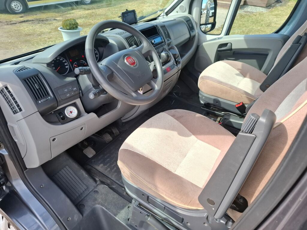 Adria Matrix Plus 680 SP 2011 Harmaa