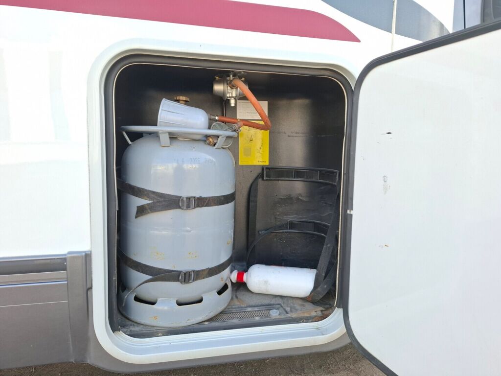 Adria Matrix Plus 680 SP 2011 Harmaa