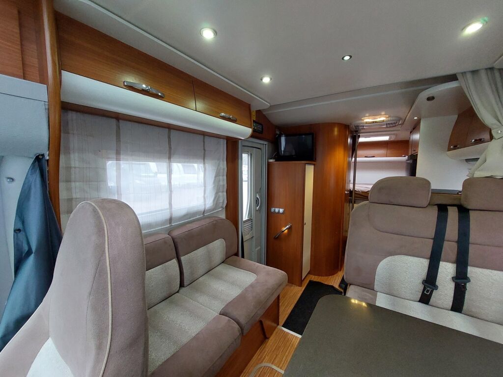 Adria Matrix Plus 680 SP 2011 Harmaa