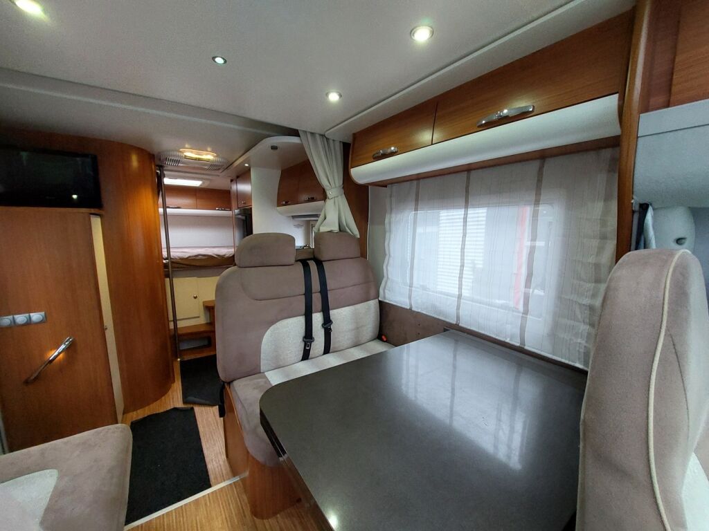 Adria Matrix Plus 680 SP 2011 Harmaa