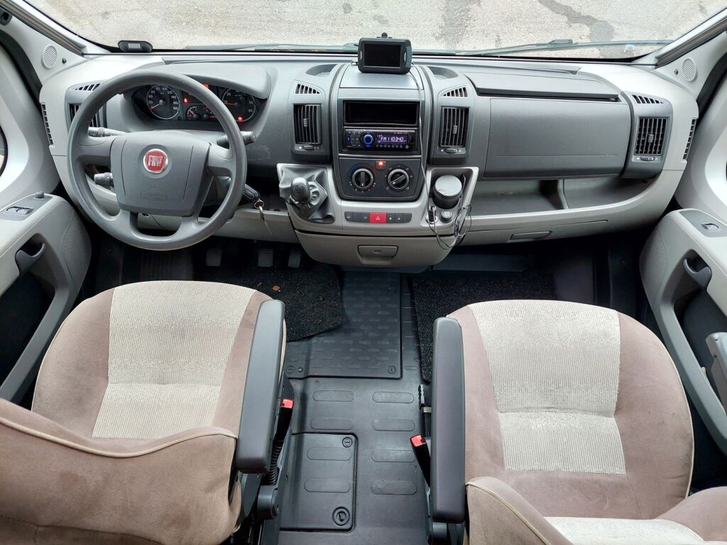 Adria Matrix Plus 680 SP 2011 Harmaa