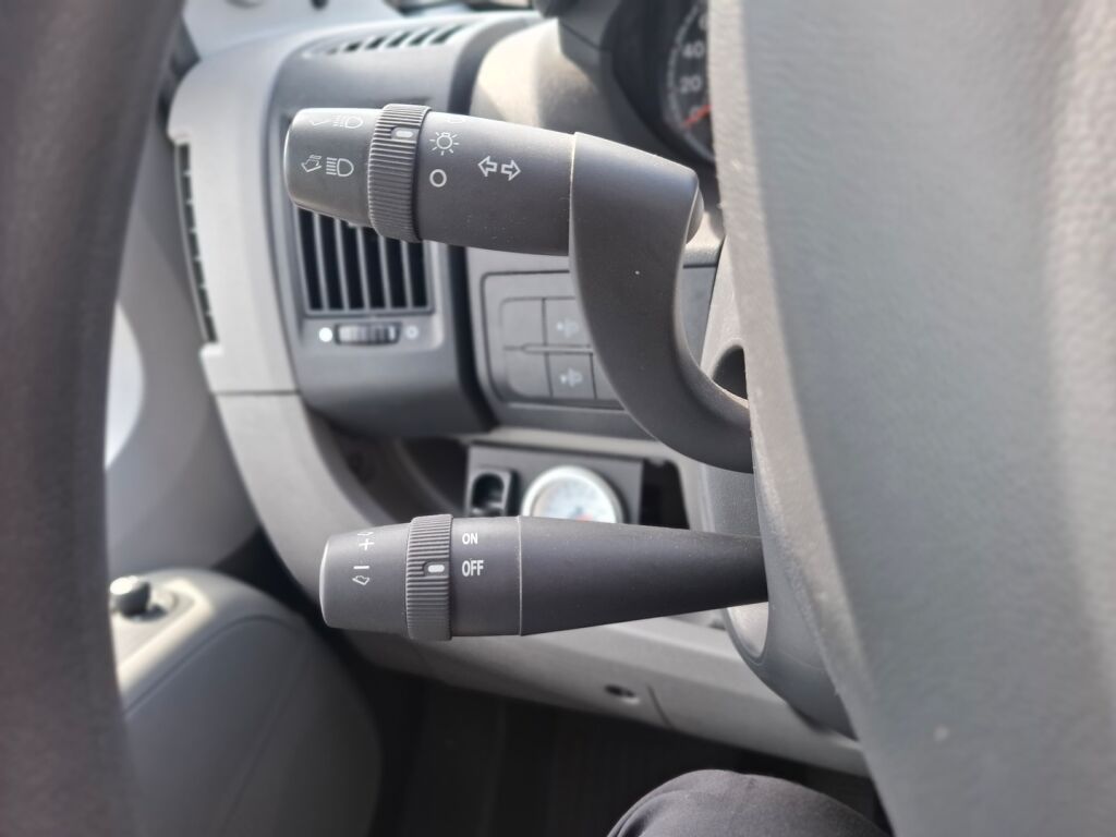 Adria Matrix Plus 680 SP 2011 Harmaa