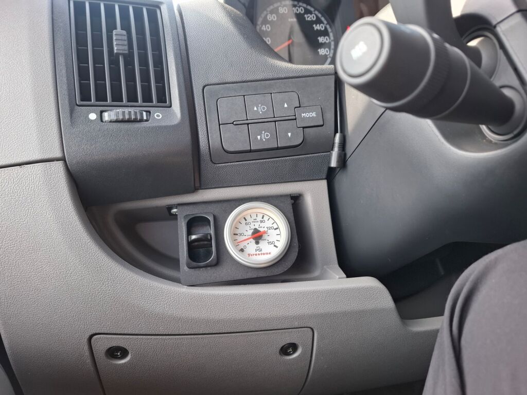 Adria Matrix Plus 680 SP 2011 Harmaa