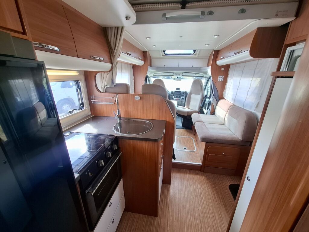 Adria Matrix Plus 680 SP 2011 Harmaa