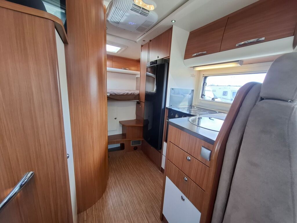 Adria Matrix Plus 680 SP 2011 Harmaa