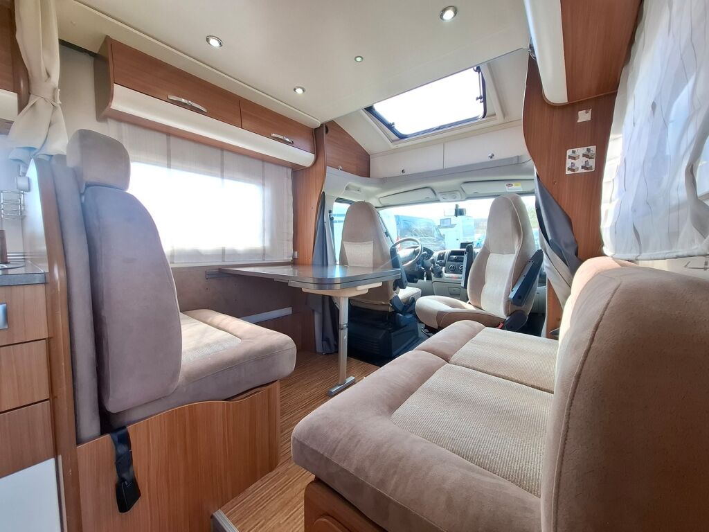 Adria Matrix Plus 680 SP 2011 Harmaa