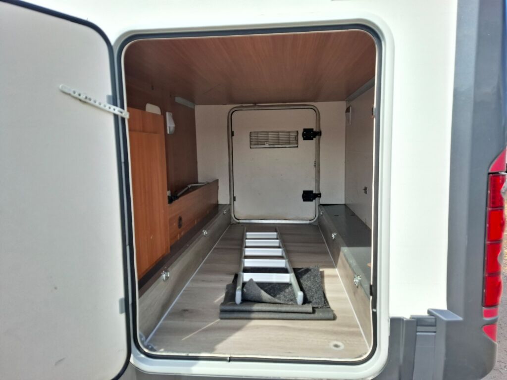 Adria Matrix Plus 680 SP 2011 Harmaa