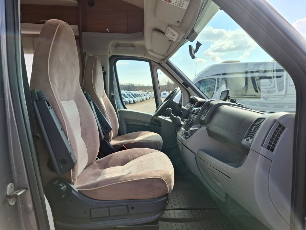 Adria Matrix Plus 680 SP 2011 Harmaa