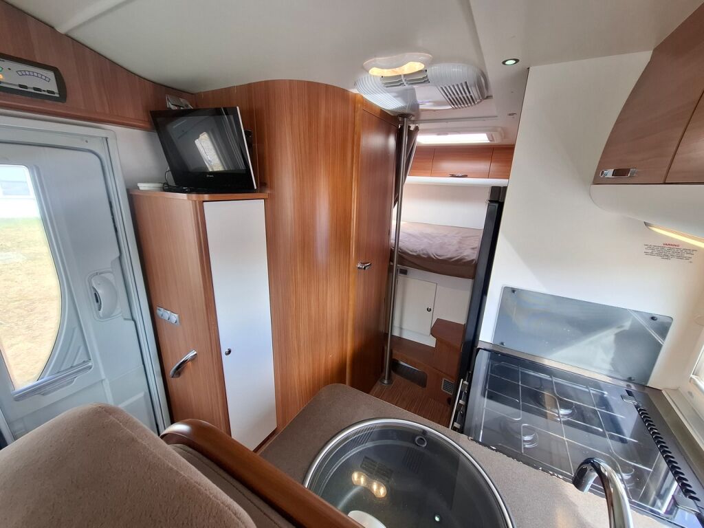 Adria Matrix Plus 680 SP 2011 Harmaa