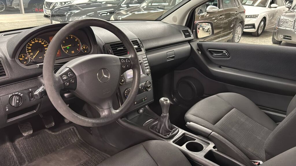 Mercedes-Benz A 2010 Punainen