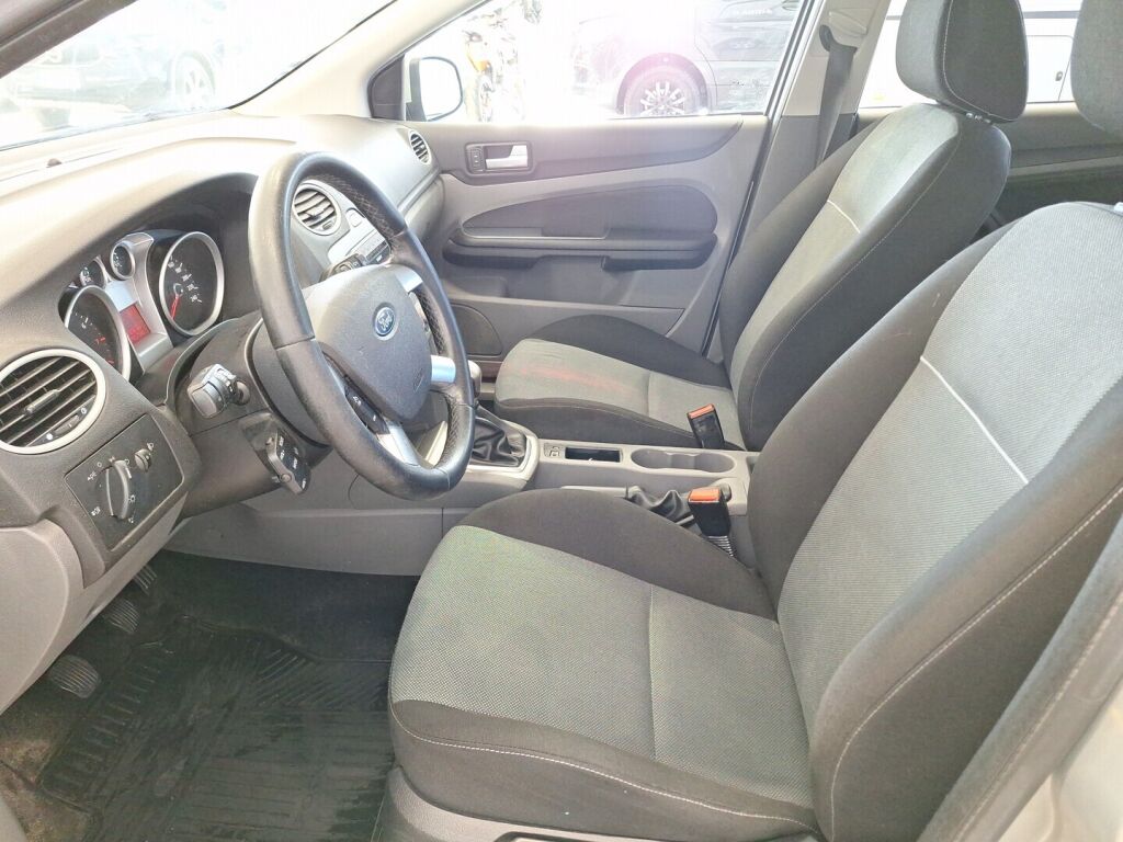 Ford Focus 2010 Harmaa