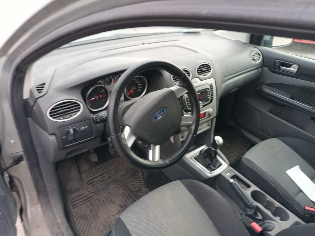 Ford Focus 2010 Harmaa