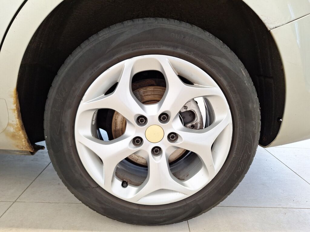 Ford Focus 2010 Harmaa