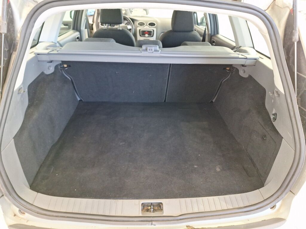 Ford Focus 2010 Harmaa