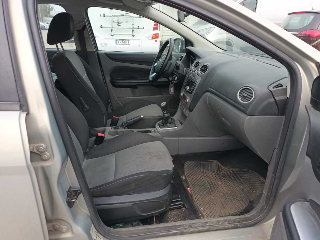 Ford Focus 2010 Harmaa