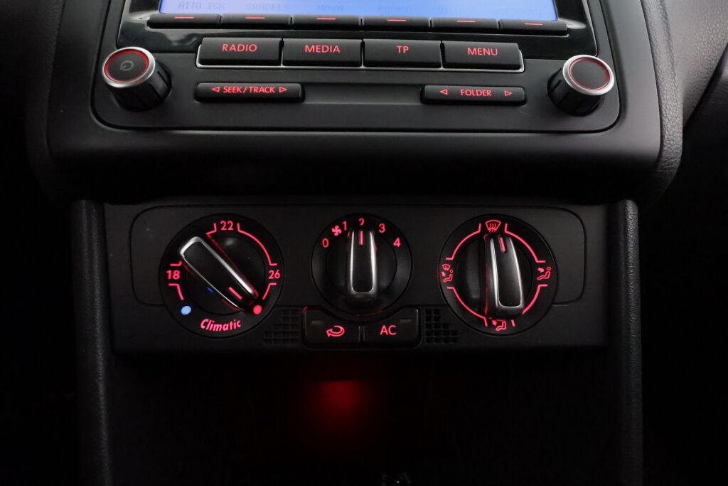 Volkswagen Polo 2010 Oranssi