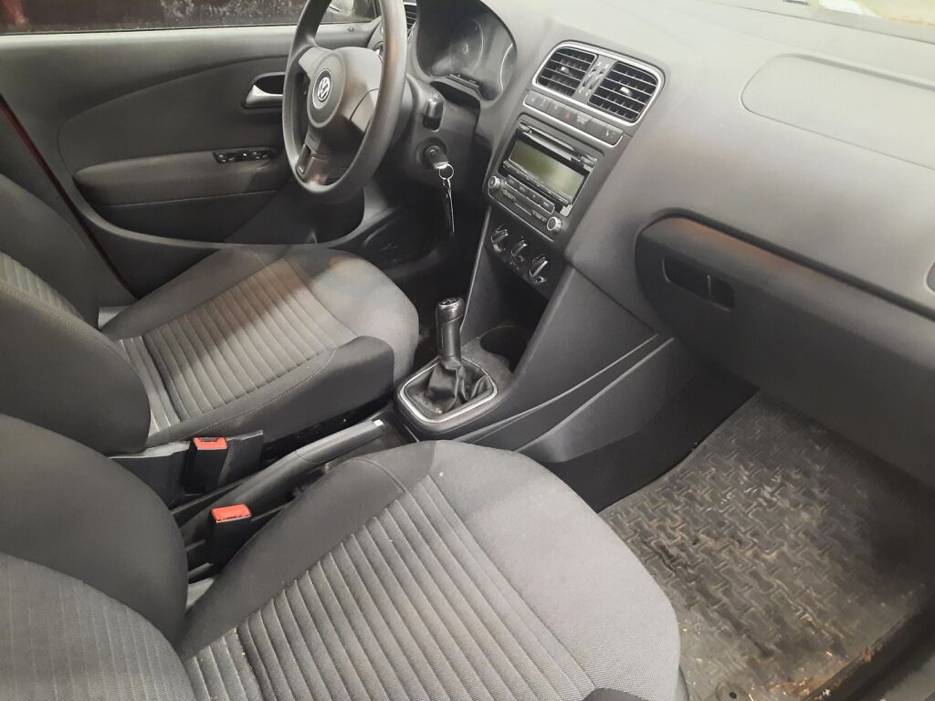 Volkswagen Polo 2010 Oranssi