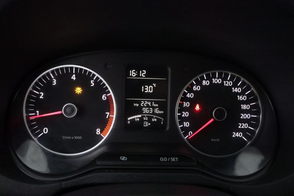 Volkswagen Polo 2010 Oranssi