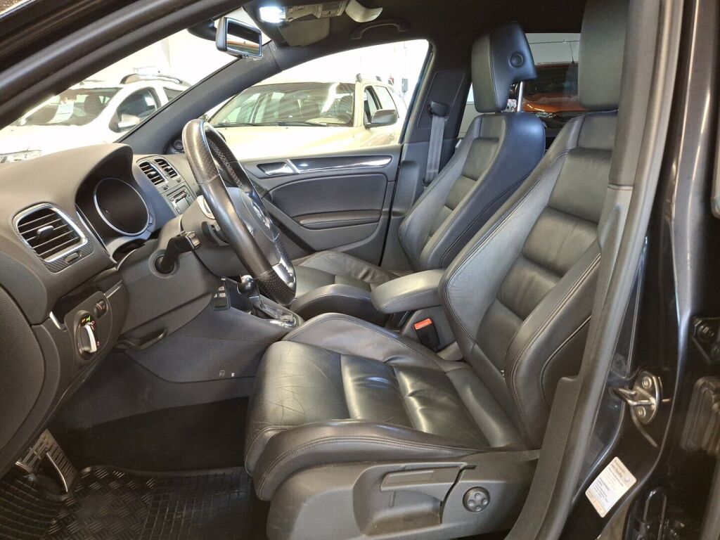 Volkswagen Golf 2010 Musta