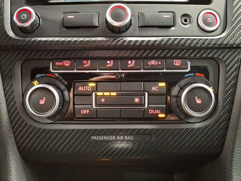 Volkswagen Golf 2010 Musta