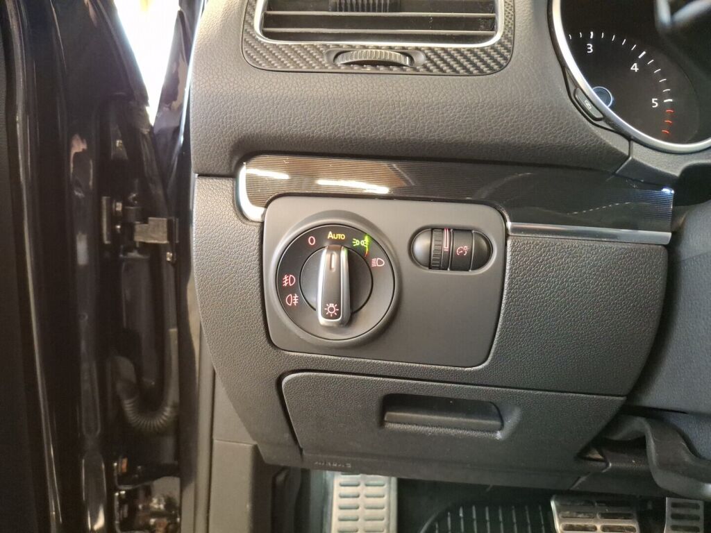 Volkswagen Golf 2010 Musta