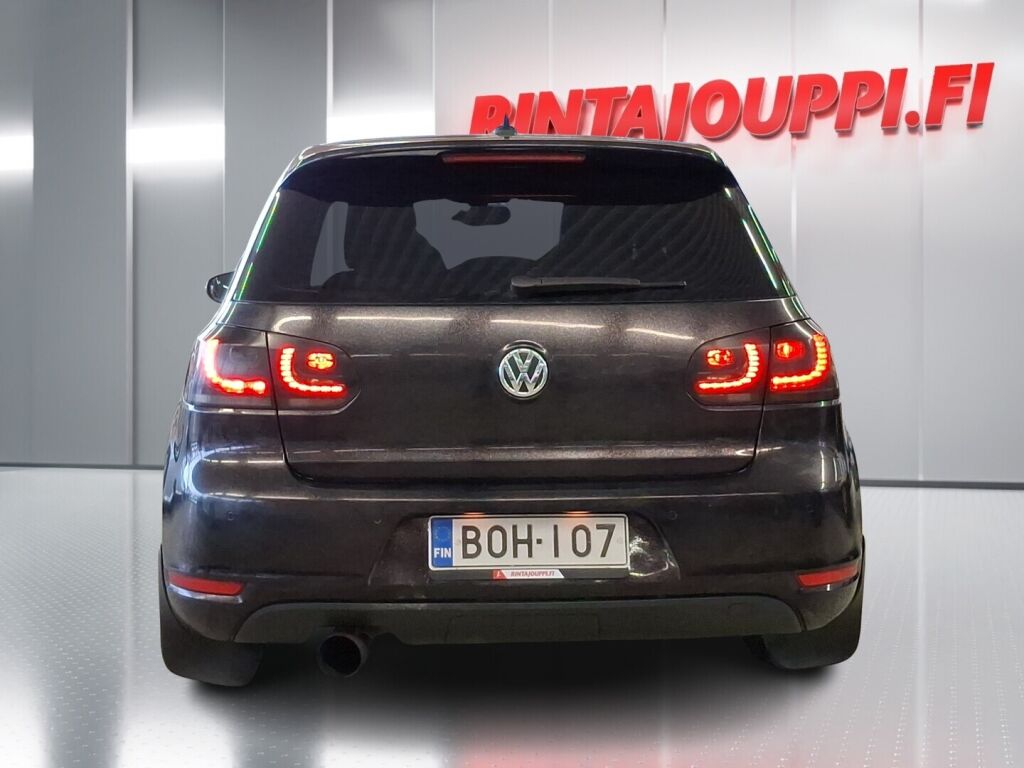 Volkswagen Golf 2010 Musta
