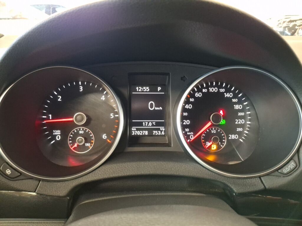 Volkswagen Golf 2010 Musta