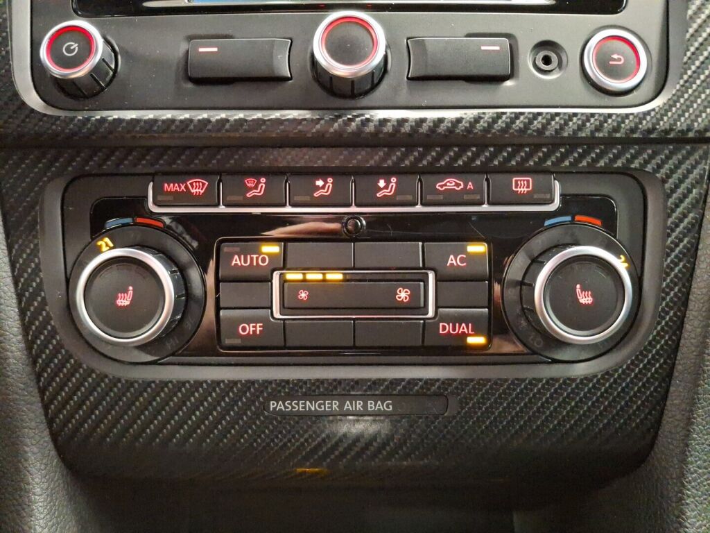 Volkswagen Golf 2010 Musta