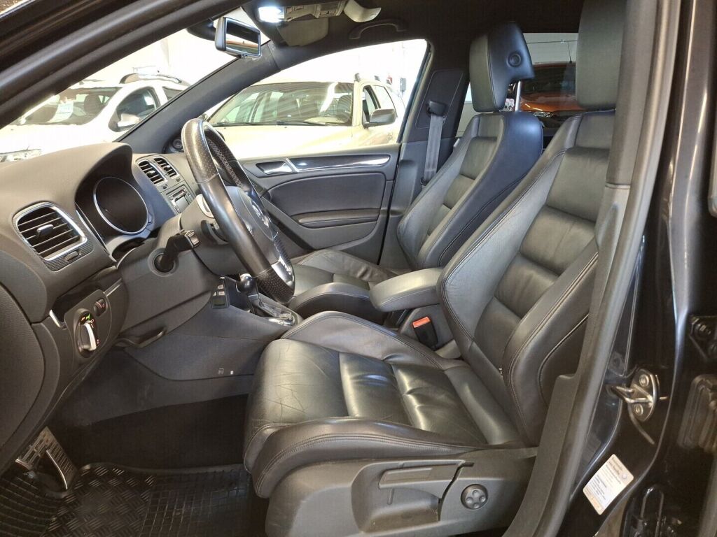 Volkswagen Golf 2010 Musta