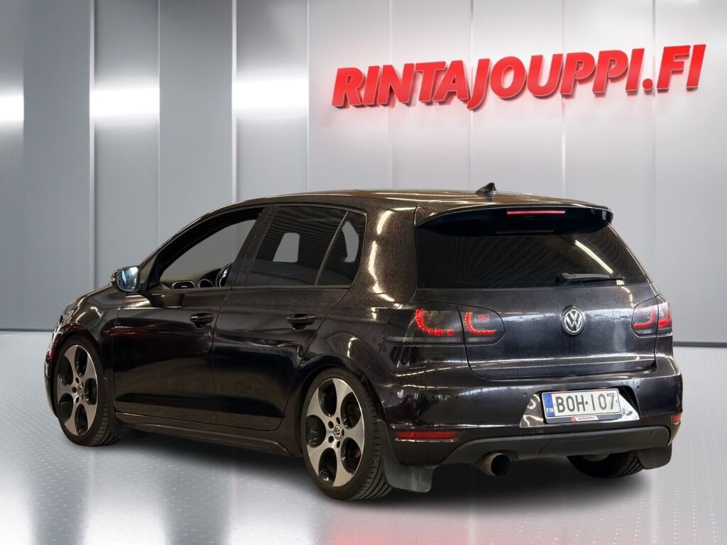 Volkswagen Golf 2010 Musta