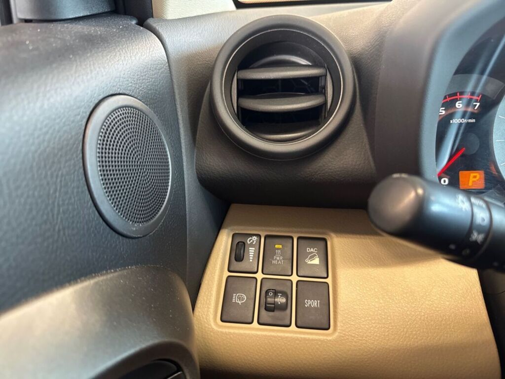 Toyota RAV4 2010 Musta
