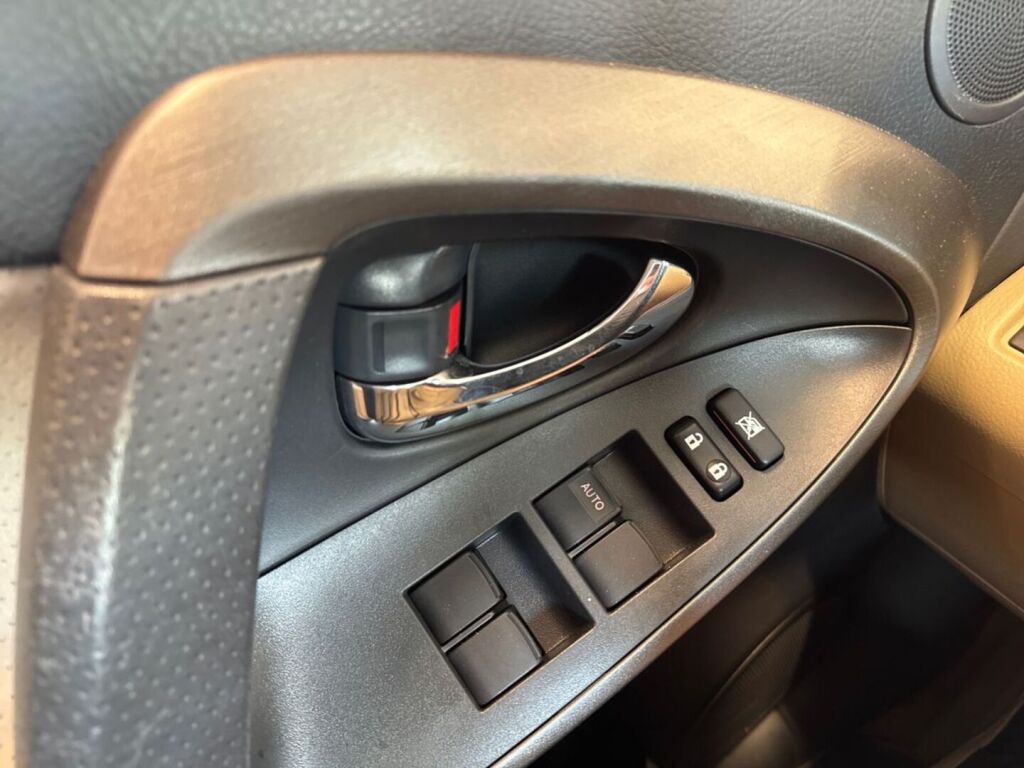Toyota RAV4 2010 Musta