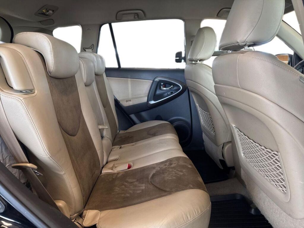 Toyota RAV4 2010 Musta