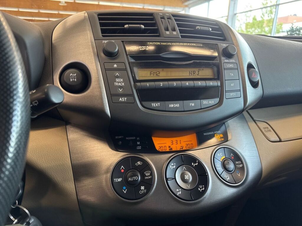 Toyota RAV4 2010 Musta