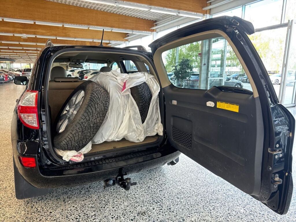 Toyota RAV4 2010 Musta