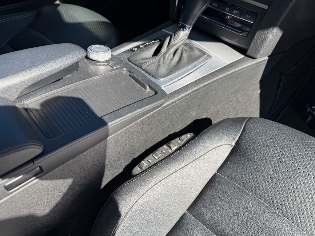 Mercedes-Benz E 2010 Musta