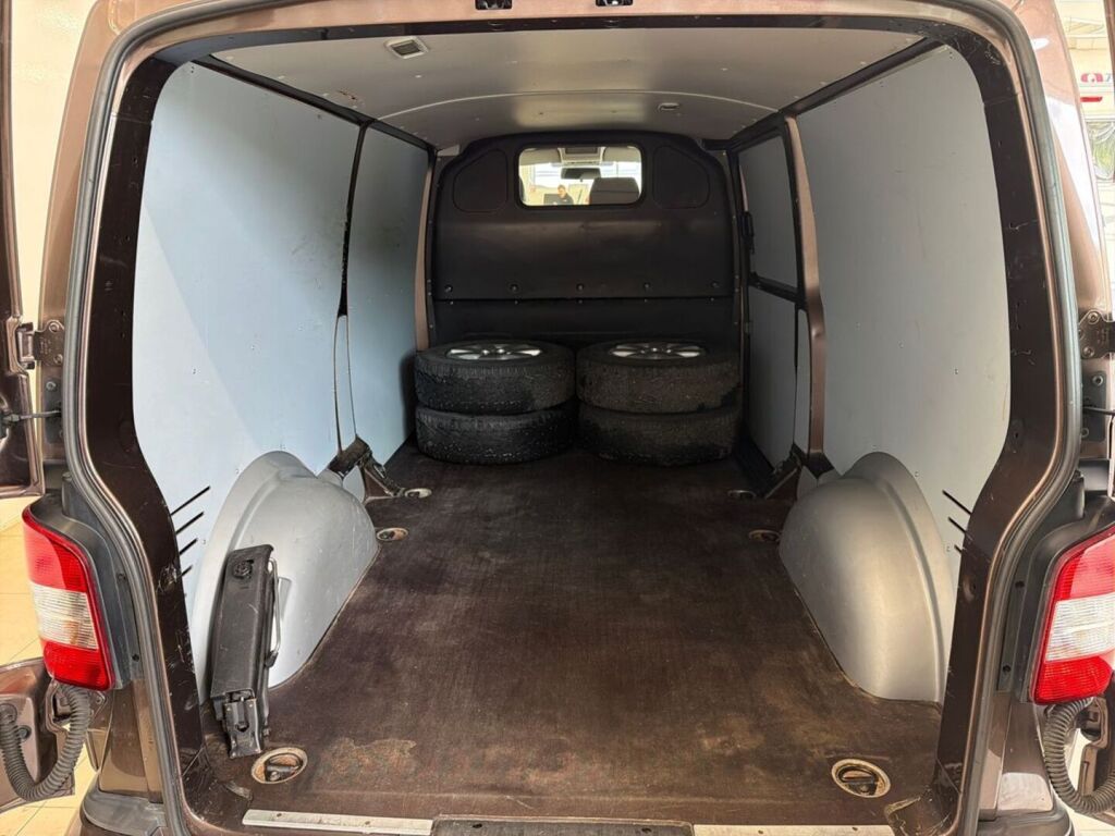 Volkswagen Transporter 2010 Ruskea (beige)