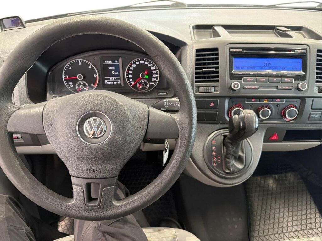 Volkswagen Transporter 2010 Ruskea (beige)