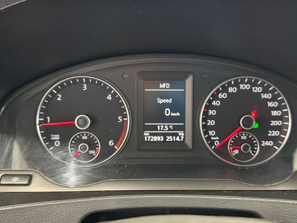 Volkswagen Transporter 2010 Ruskea (beige)