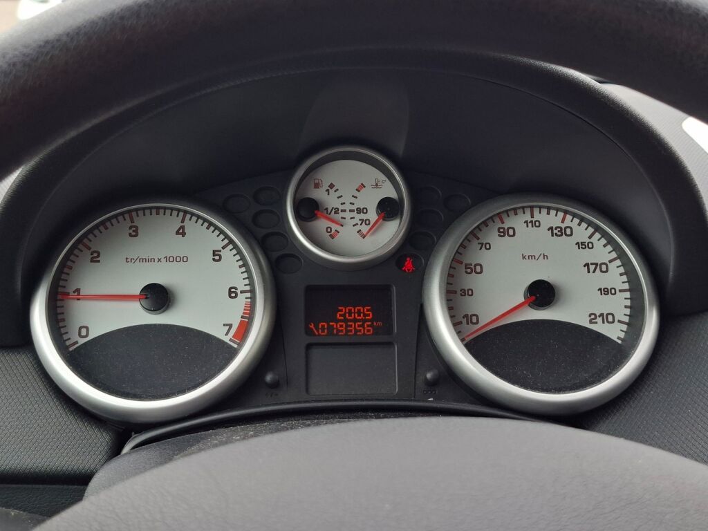 Peugeot 207 2010 Harmaa